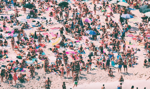 Será la última vez que veamos las playas abarrotadas de gente, aquellos veranos con multitud de turistas en playas como las de Gandía o Benidorm.